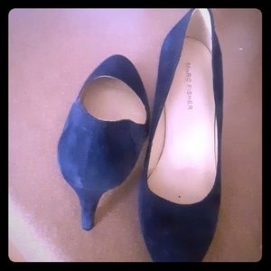 Suede navy blue Marc Fisher pumps